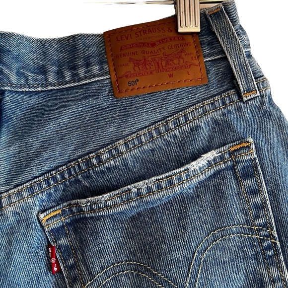 Levi’s 501 cut off jean shorts in classic blue denim size 27 excellent condition - Picture 7 of 12